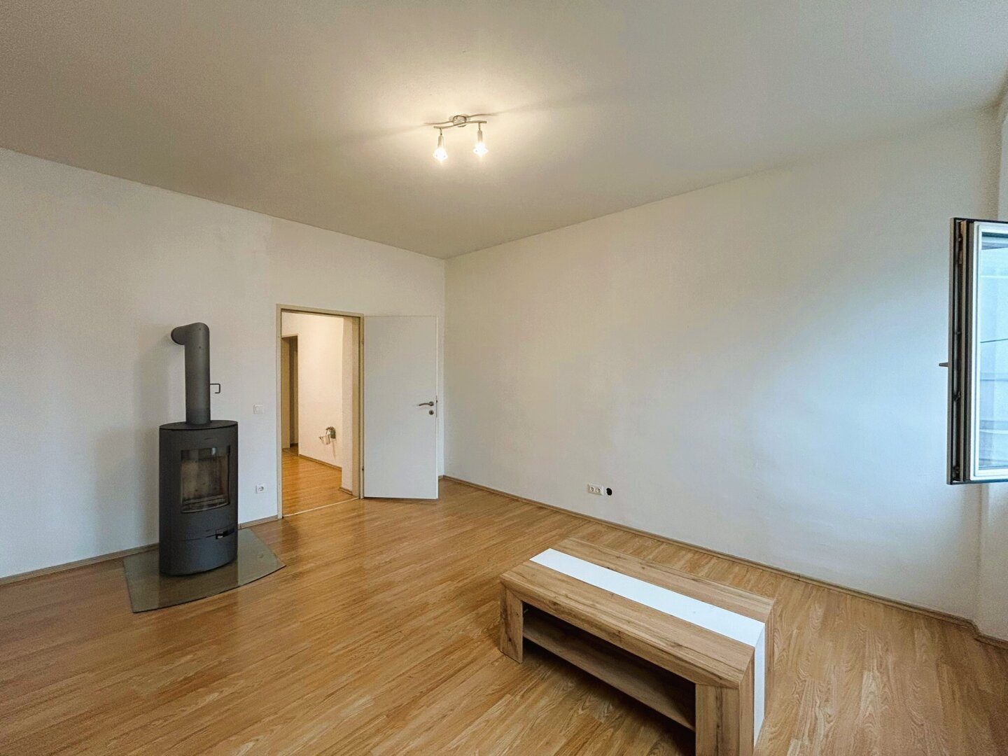 RENDITE - vermietete Eigentumswohnung mit allgemeinen Balkon und eigenen Parkplatz gelangt in 2630 Ternitz zum Verkauf!