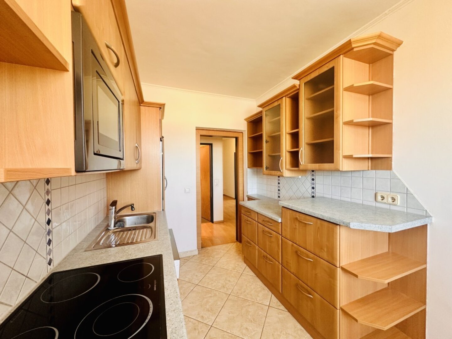 Gepflegte 3-Zimmer Wohnung im beliebten Zehnerviertel – Fernblick im 5. Stock | Sofort beziehbar