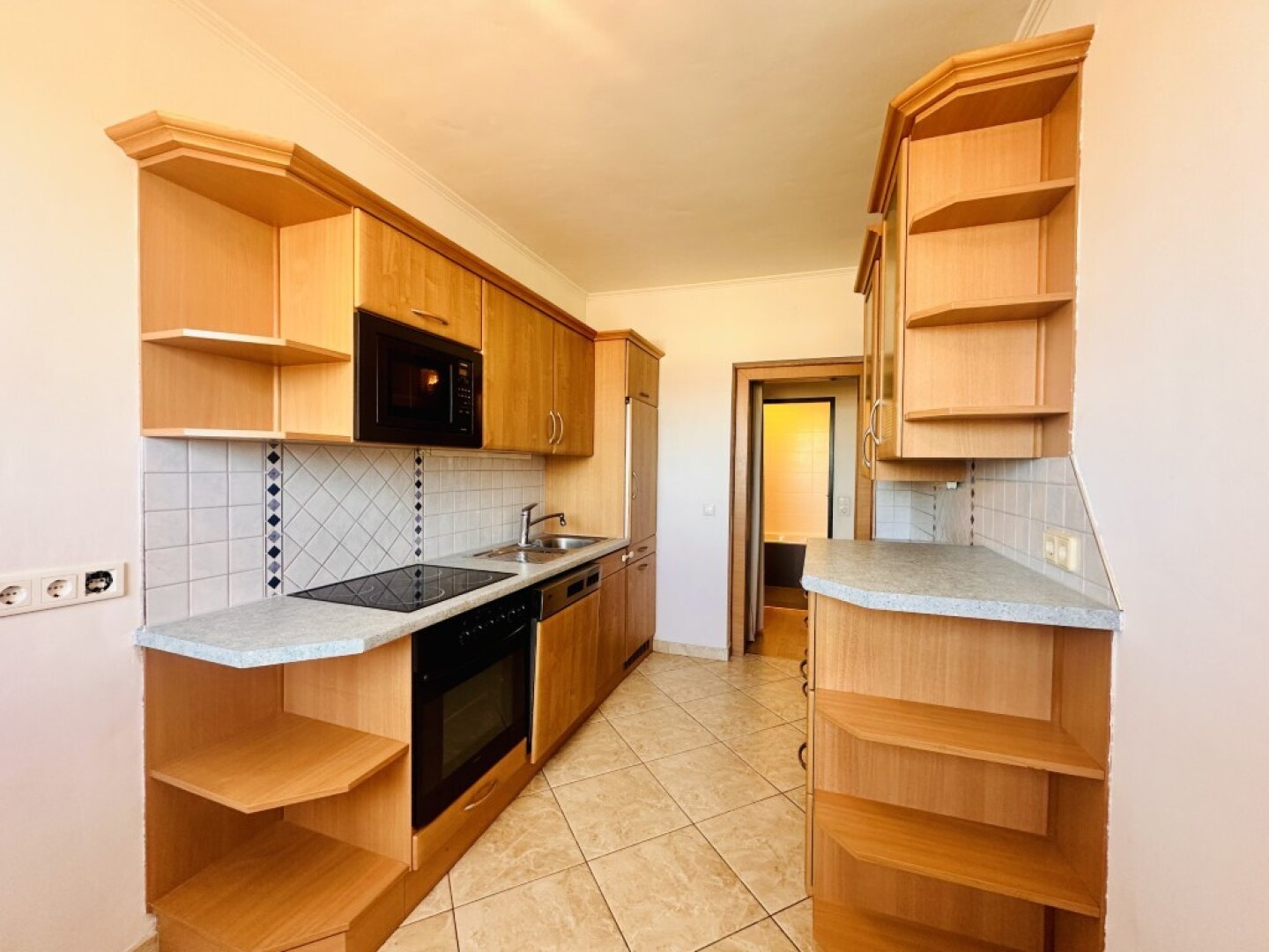 Gepflegte 3-Zimmer Wohnung im beliebten Zehnerviertel – Fernblick im 5. Stock | Sofort beziehbar