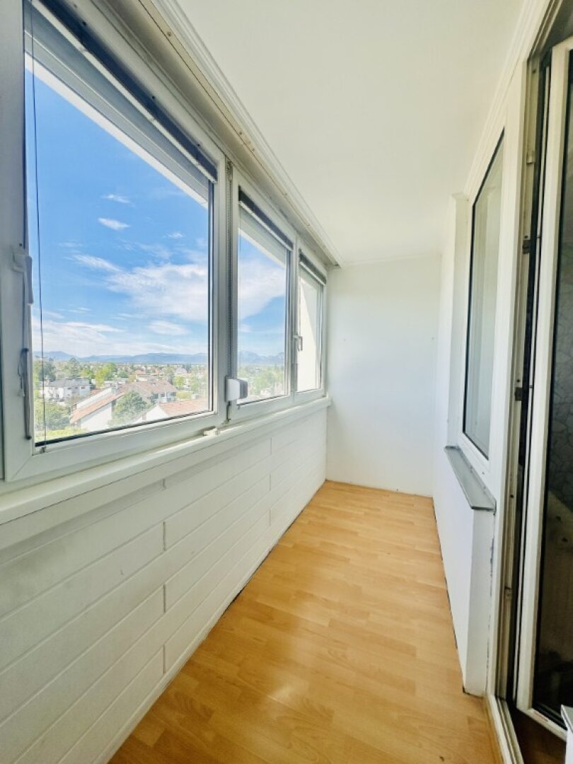 Gepflegte 3-Zimmer Wohnung im beliebten Zehnerviertel – Fernblick im 5. Stock | Sofort beziehbar