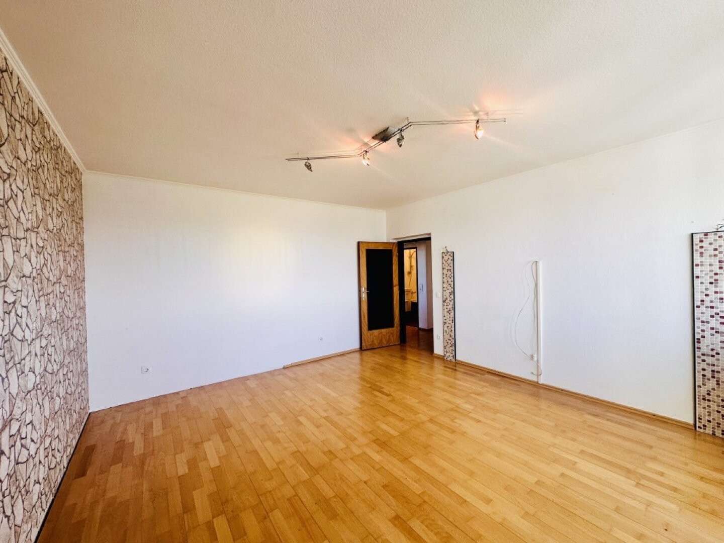Gepflegte 3-Zimmer Wohnung im beliebten Zehnerviertel – Fernblick im 5. Stock | Sofort beziehbar