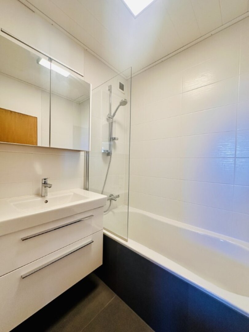 Gepflegte 3-Zimmer Wohnung im beliebten Zehnerviertel – Fernblick im 5. Stock | Sofort beziehbar
