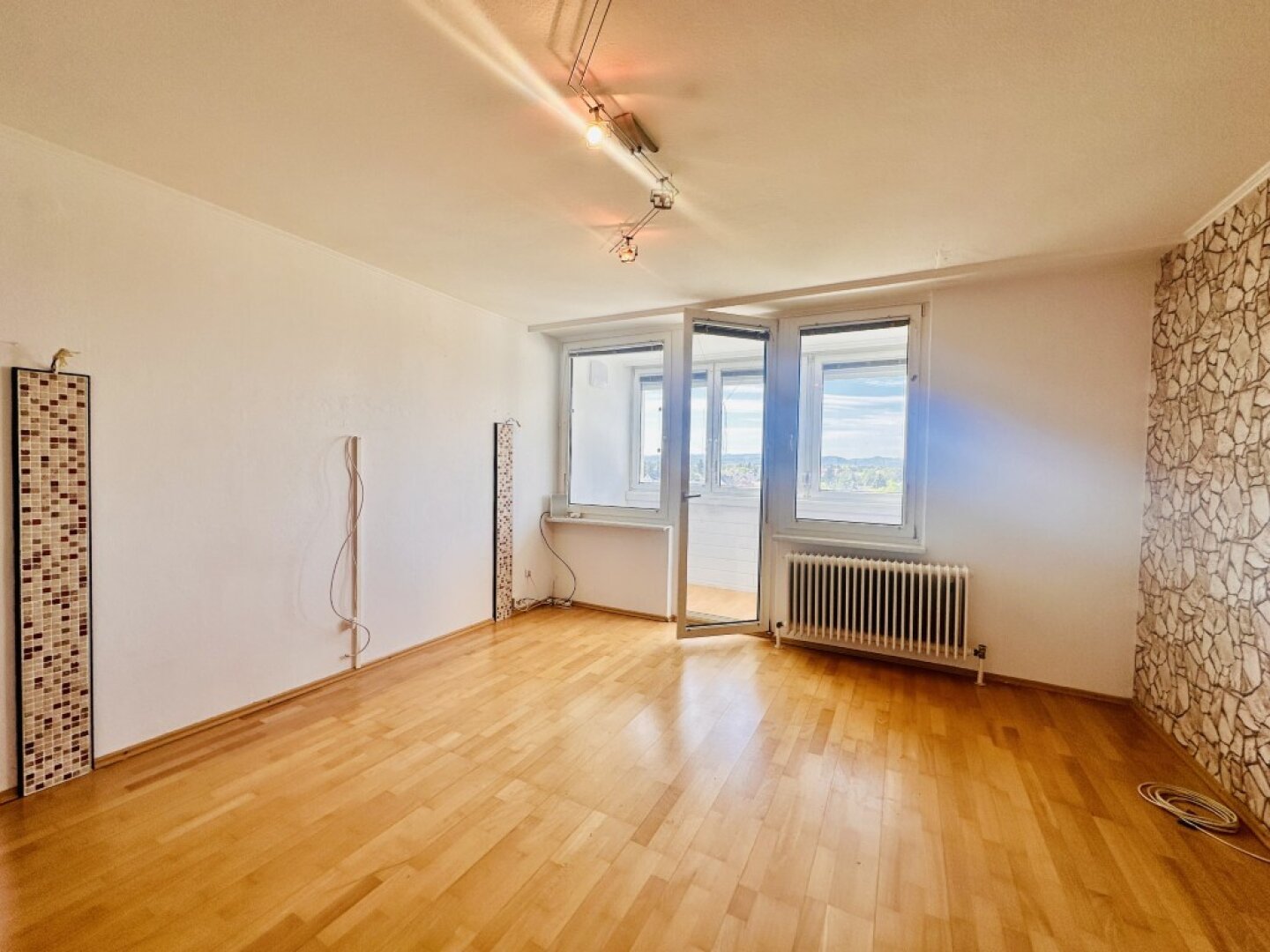 Gepflegte 3-Zimmer Wohnung im beliebten Zehnerviertel – Fernblick im 5. Stock | Sofort beziehbar