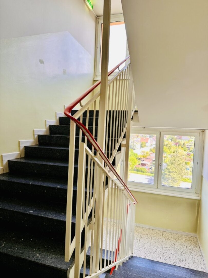 Gepflegte 3-Zimmer Wohnung im beliebten Zehnerviertel – Fernblick im 5. Stock | Sofort beziehbar