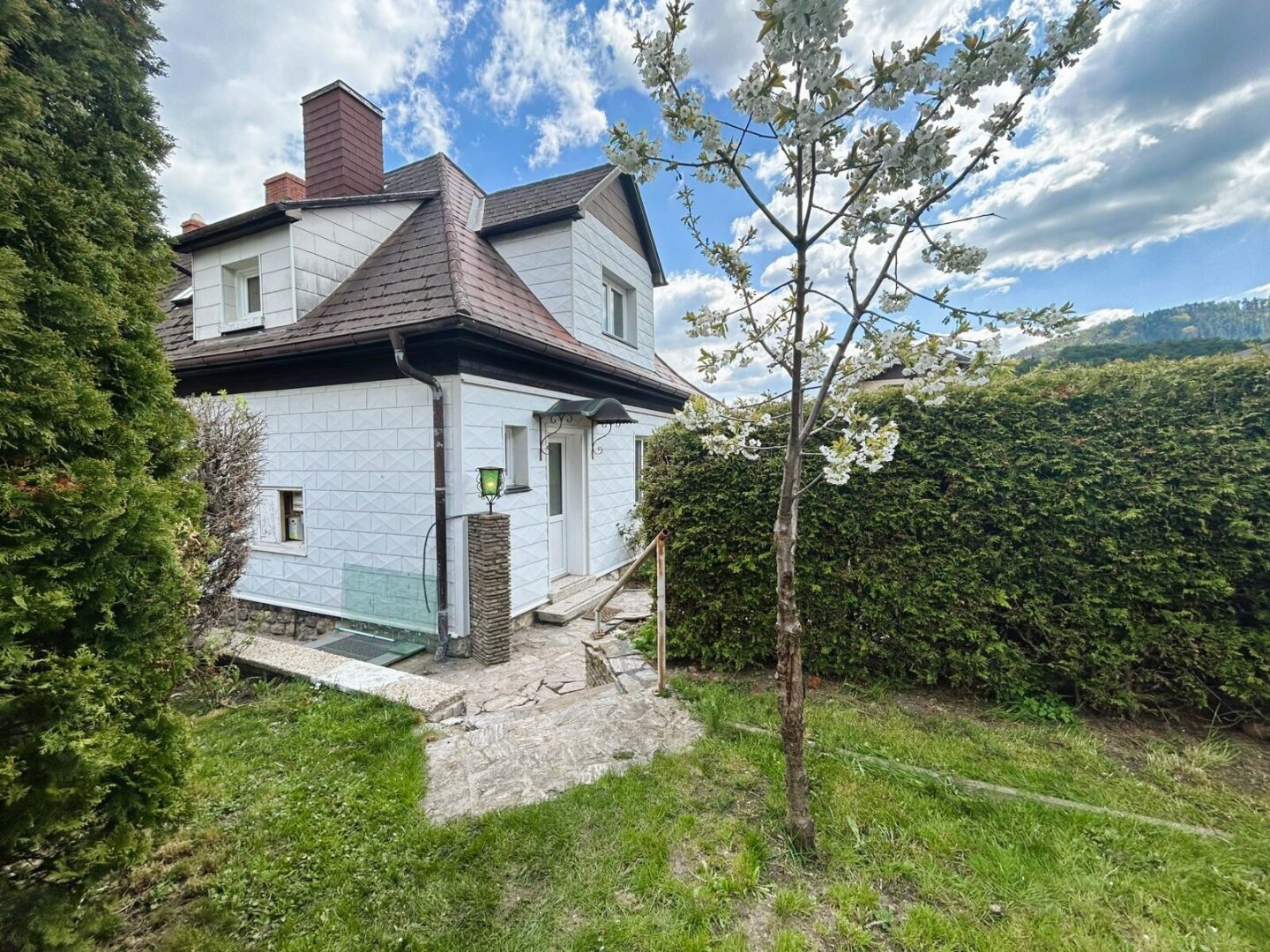 Doppelhaus zum Sanieren in zentraler & ruhiger Lage von Grünbach