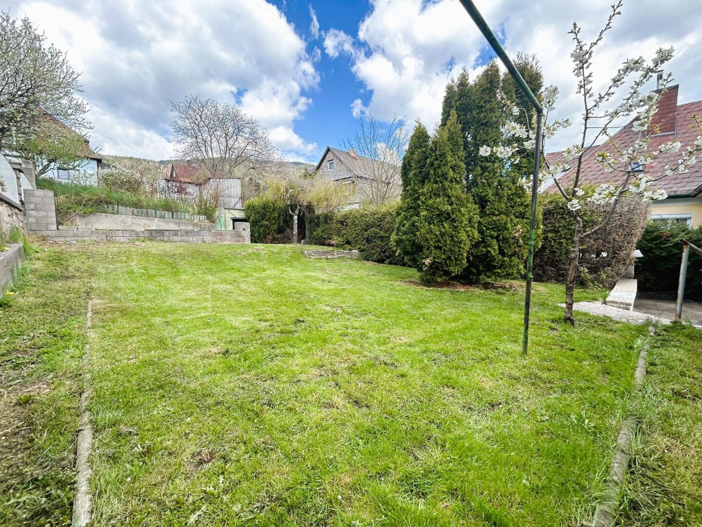 Doppelhaus zum Sanieren in zentraler & ruhiger Lage von Grünbach