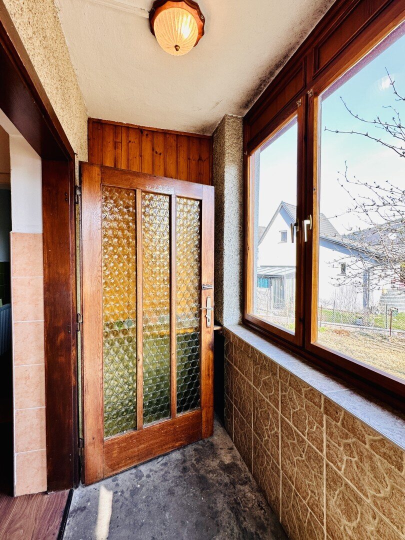 Geräumiges Einfamilienhaus mit Garten und Nebengebäude am Stadtrand von Gloggnitz – sofort verfügbar