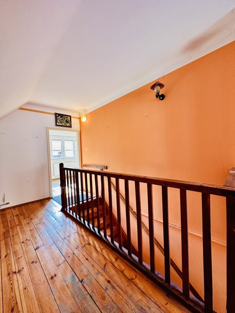 Geräumiges Einfamilienhaus mit Garten und Nebengebäude am Stadtrand von Gloggnitz – sofort verfügbar