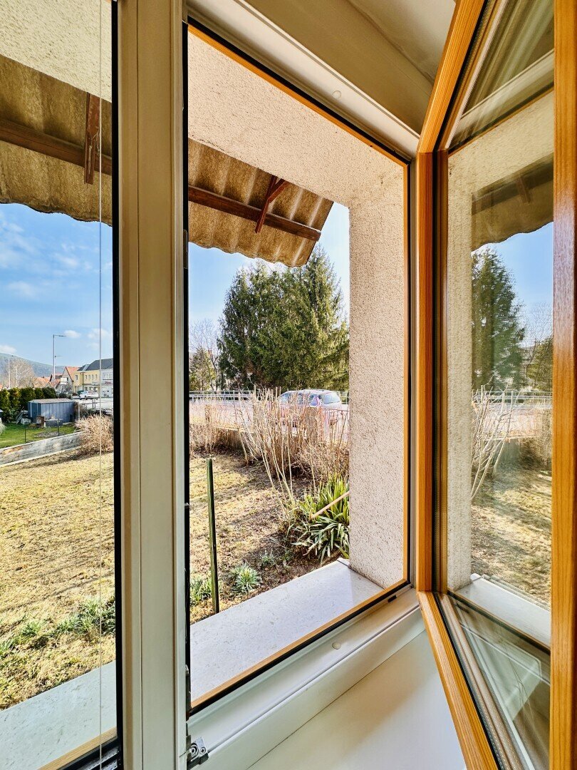 Geräumiges Einfamilienhaus mit Garten und Nebengebäude am Stadtrand von Gloggnitz – sofort verfügbar