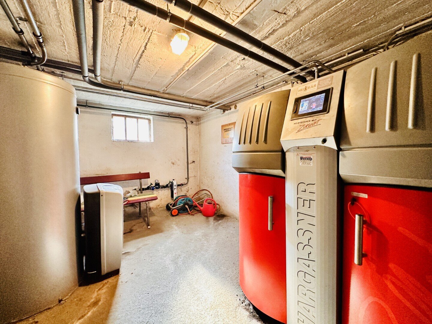 Geräumiges Einfamilienhaus mit Garten und Nebengebäude am Stadtrand von Gloggnitz – sofort verfügbar