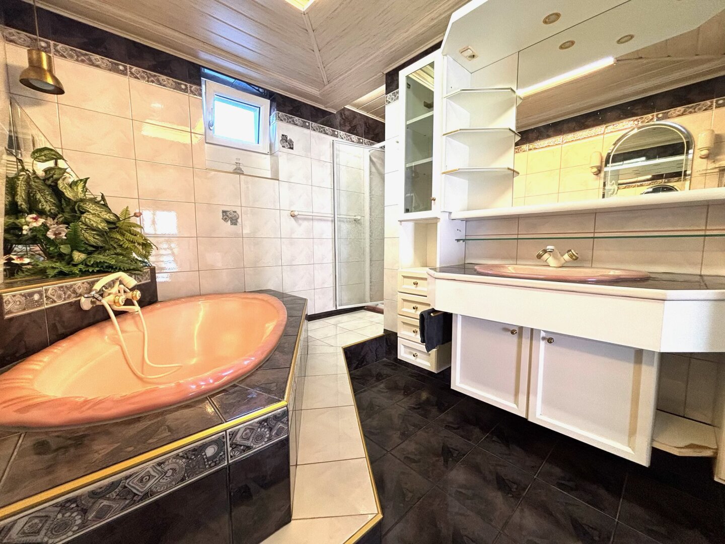HELL UND WOHNLICH IST DAS AMBIENTE DIESES HAUSES