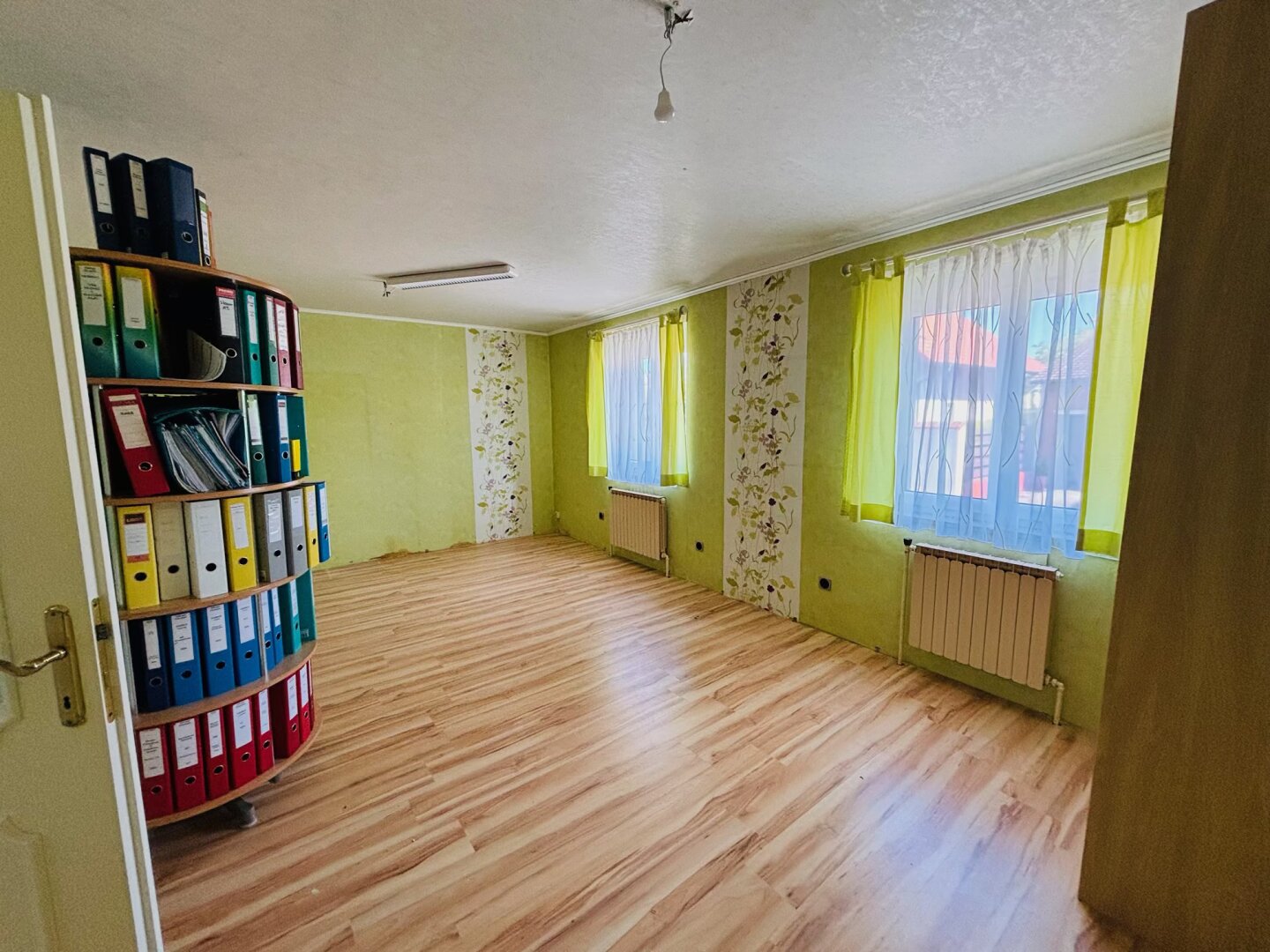 HELL UND WOHNLICH IST DAS AMBIENTE DIESES HAUSES