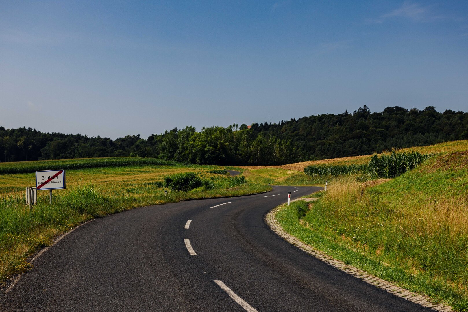 Traumgrundstück am Waldrand: Genießen Sie ein einladendes Sonnenparadies mit Panoramablick!