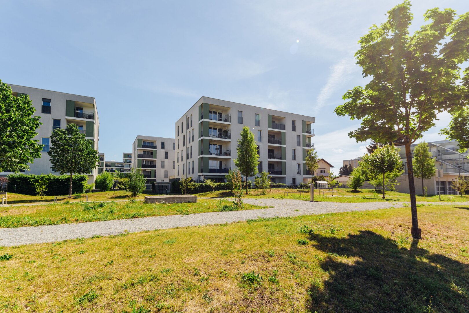 Sonnige Gartenwohnung - eingezäunt und begrünt! Mietpreis inkl. BK, HK und Tiefgaragenplatz!