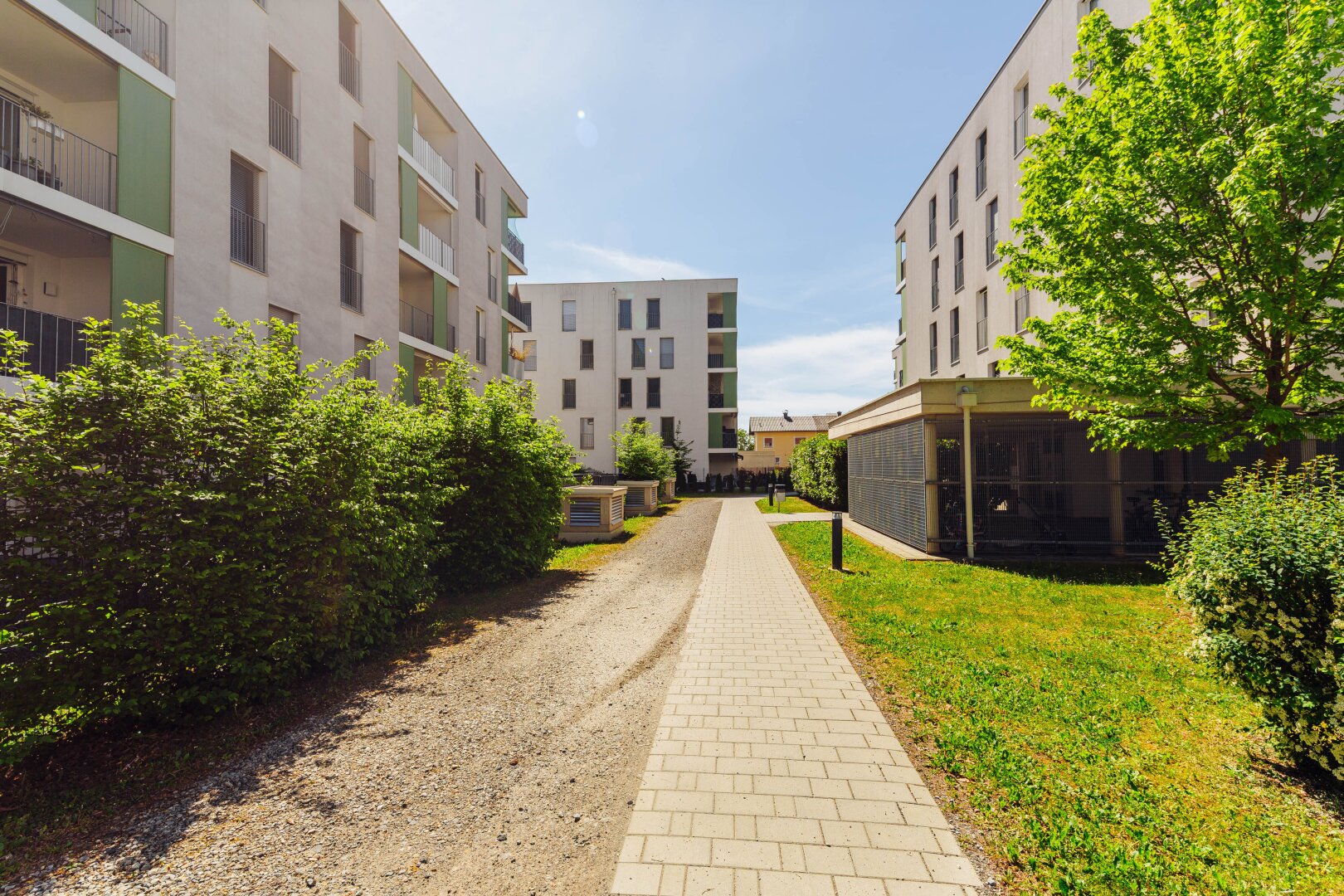 Sonnige Gartenwohnung - eingezäunt und begrünt! Mietpreis inkl. BK, HK und Tiefgaragenplatz!
