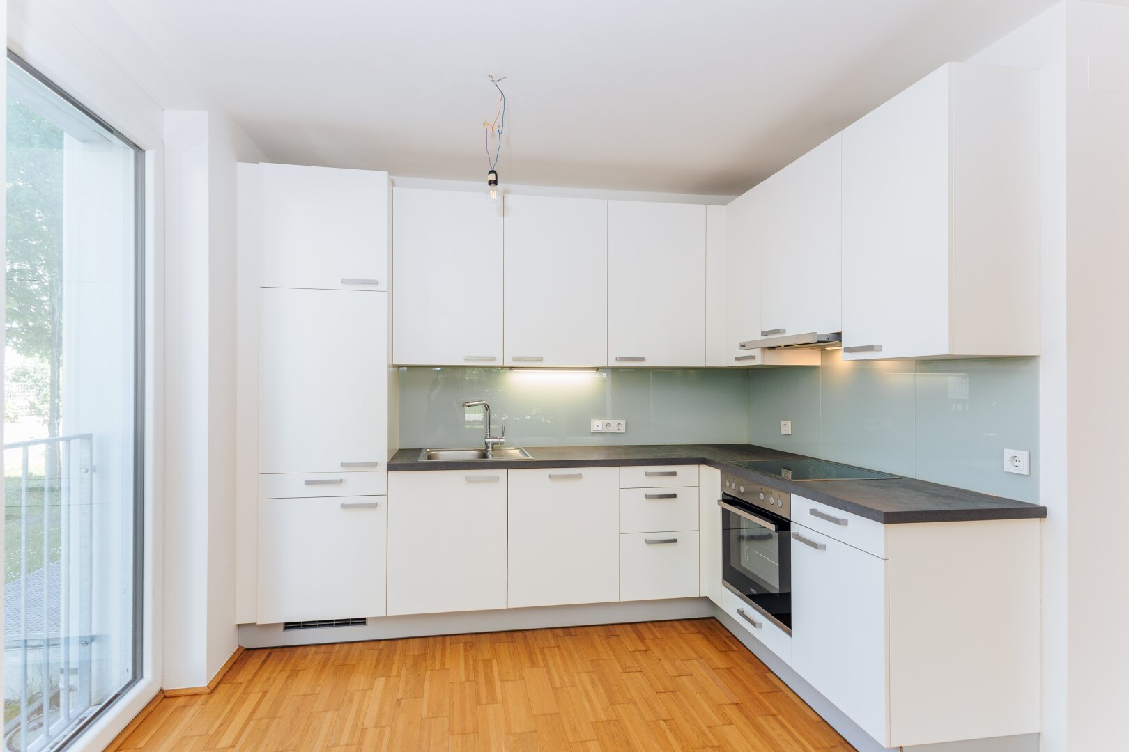 Sonnige Gartenwohnung - eingezäunt und begrünt! Mietpreis inkl. BK, HK und Tiefgaragenplatz!