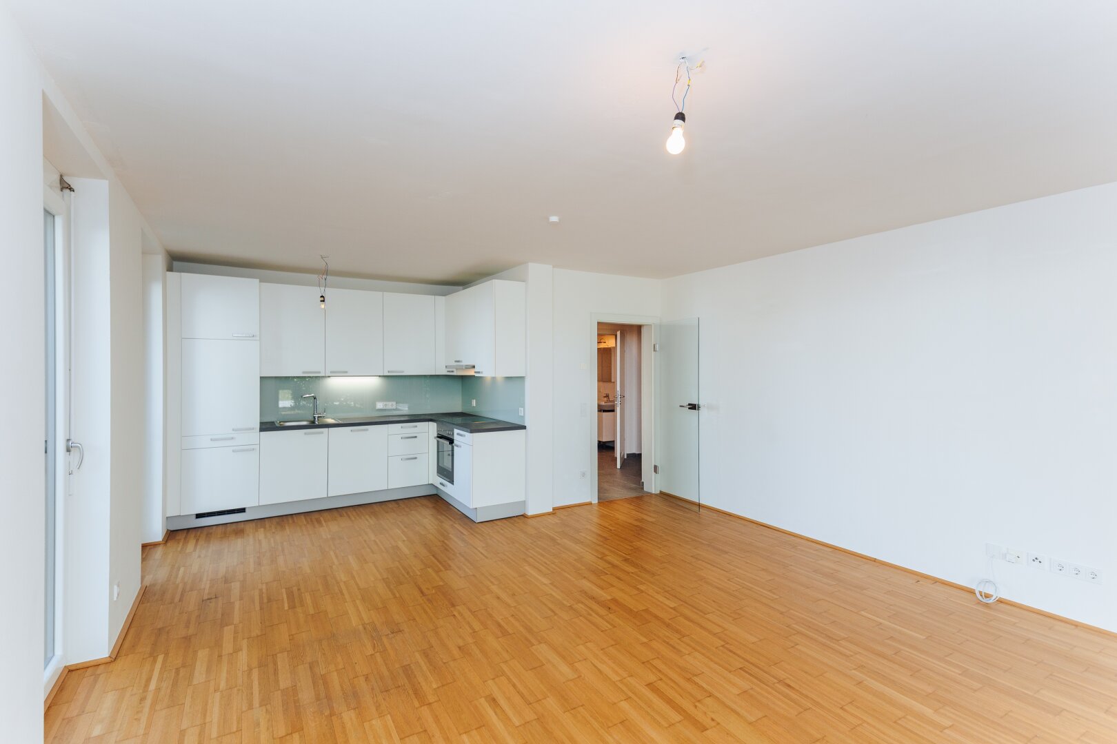 Sonnige Gartenwohnung - eingezäunt und begrünt! Mietpreis inkl. BK, HK und Tiefgaragenplatz!