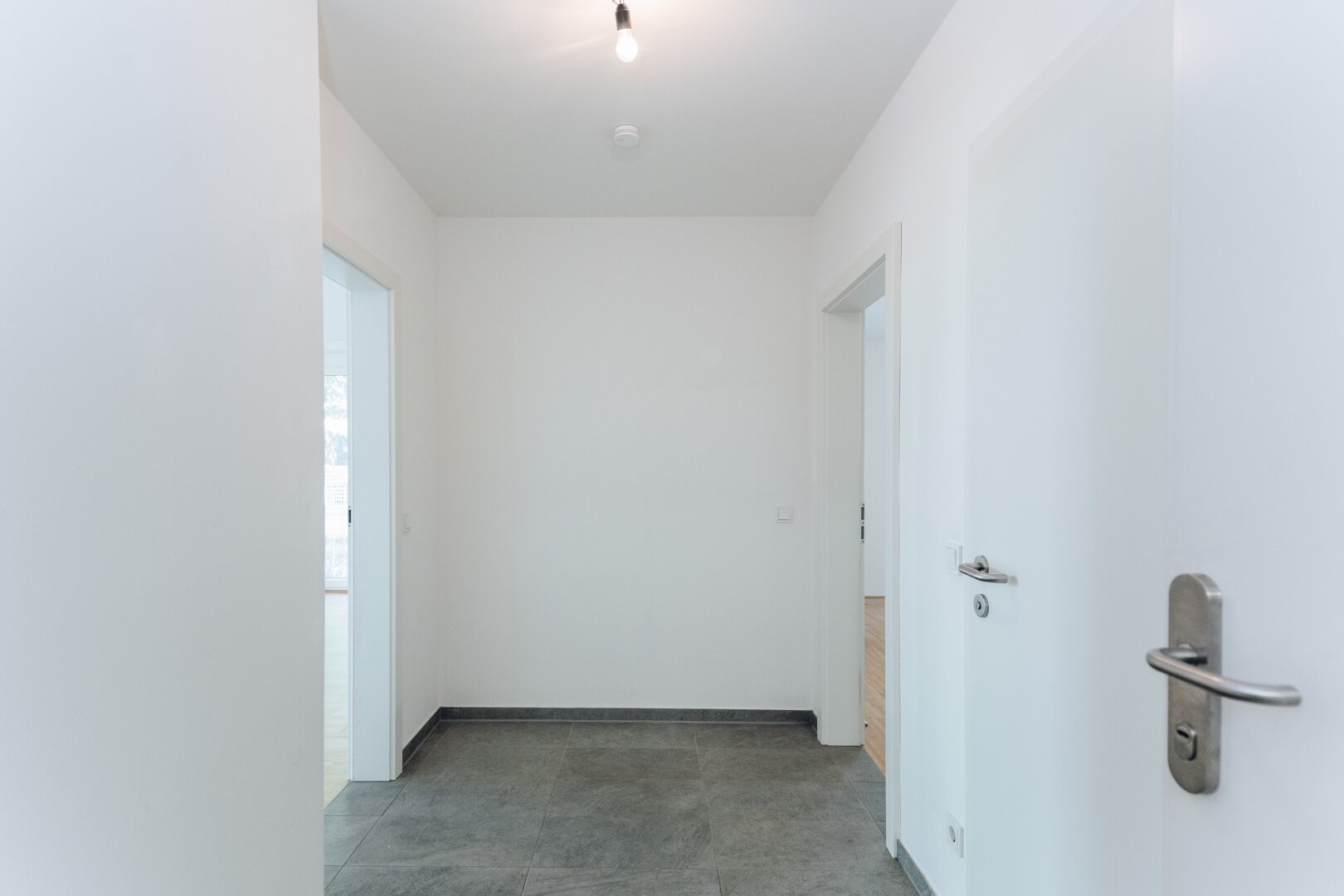 Sonnige Gartenwohnung - eingezäunt und begrünt! Mietpreis inkl. BK, HK und Tiefgaragenplatz!