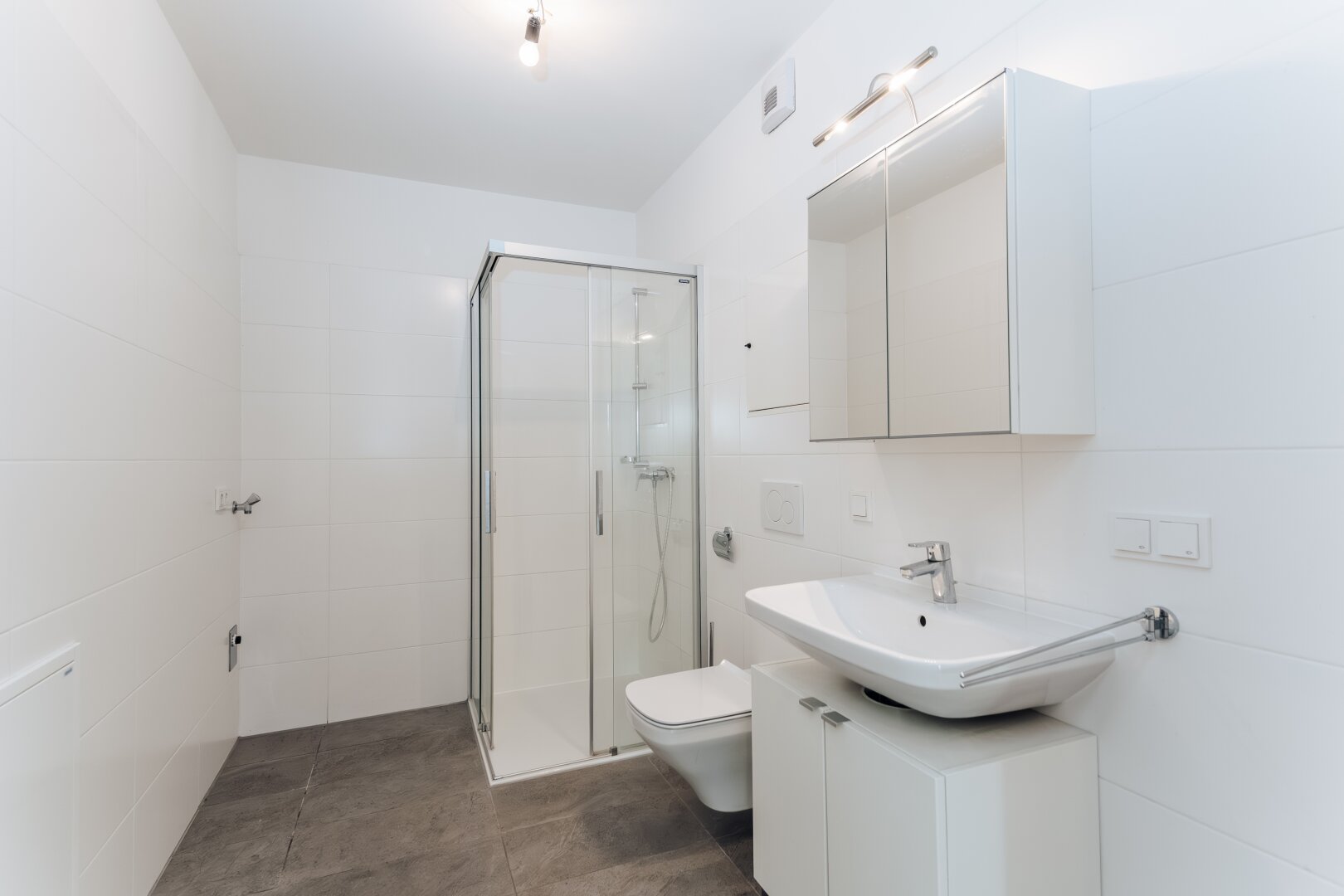 Sonnige Gartenwohnung - eingezäunt und begrünt! Mietpreis inkl. BK, HK und Tiefgaragenplatz!