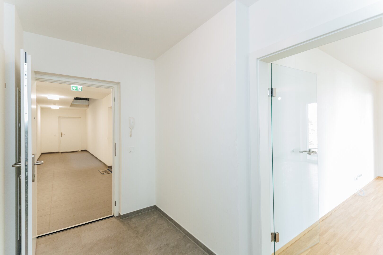 Sonnige Gartenwohnung - eingezäunt und begrünt! Mietpreis inkl. BK, HK und Tiefgaragenplatz!