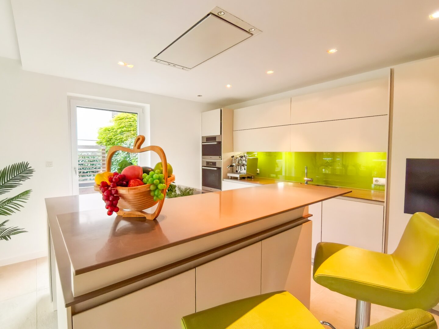 Markenküche mit Kochinsel.