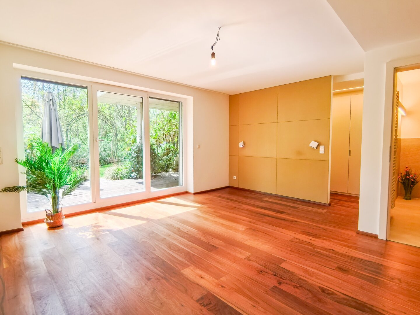 Master Bereich mit eigener Terrasse.