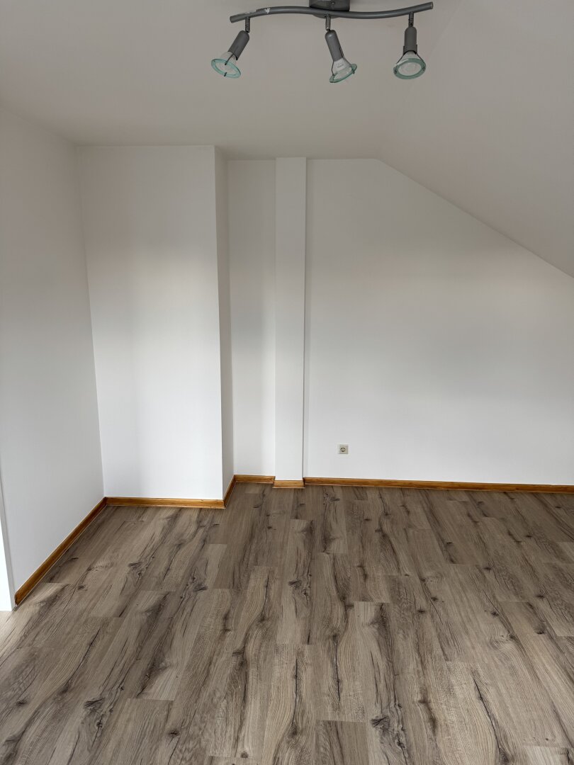 *Dachgeschosswohnung in Pasching*