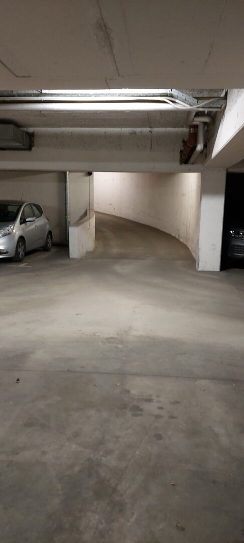 1 Tiefgaragenplatz nur 2 Fußminuten (100 Meter) von U4 Station Ober St. Veit.