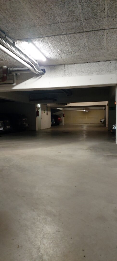 1 Tiefgaragenplatz nur 2 Fußminuten (100 Meter) von U4 Station Ober St. Veit.