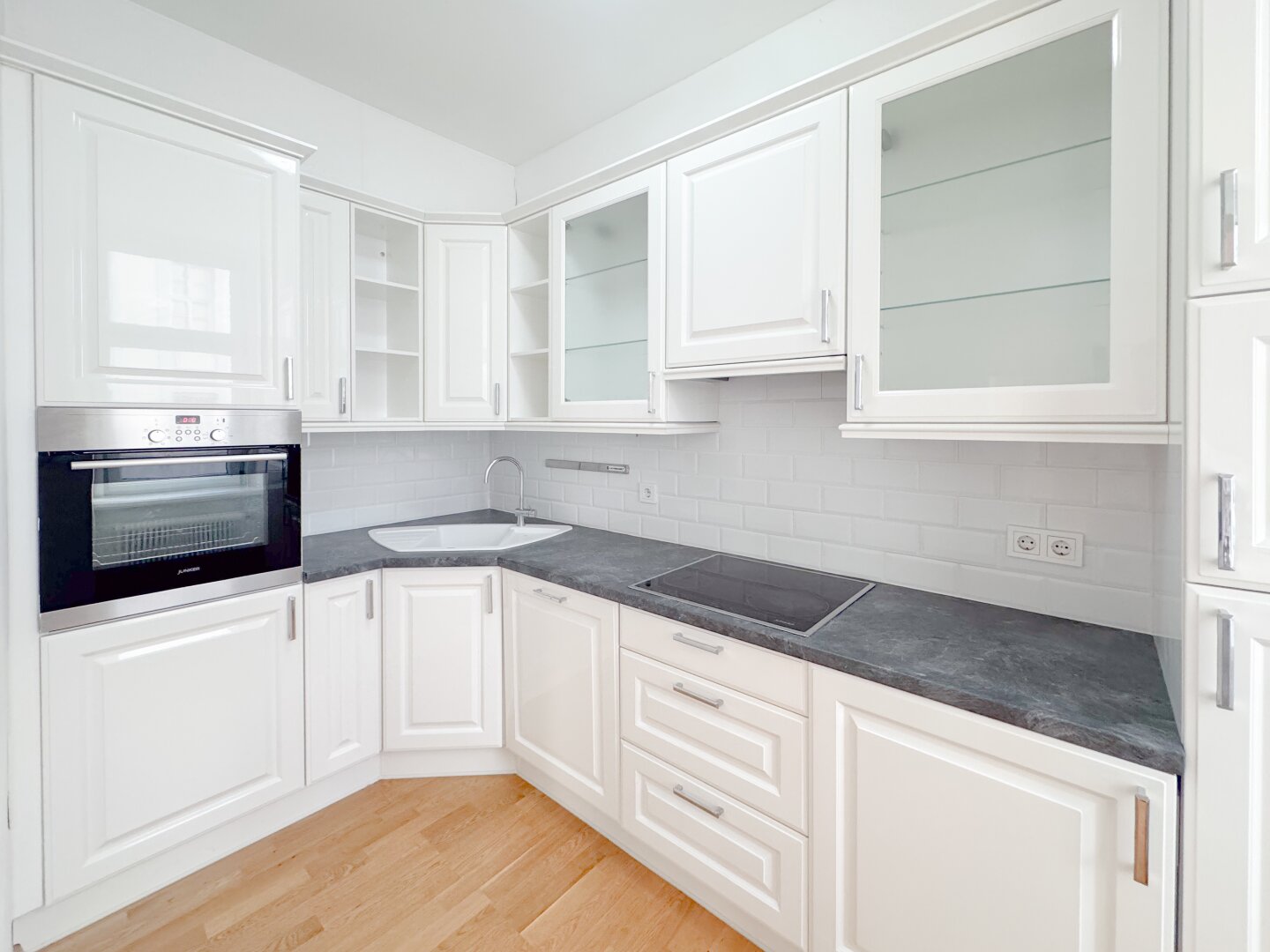 Hochwertig saniertes Altbaujuwel – großzügige 2,5 Zimmer | ca. 79 m² | Lift & Klima | U6 Alserstraße | 43/44