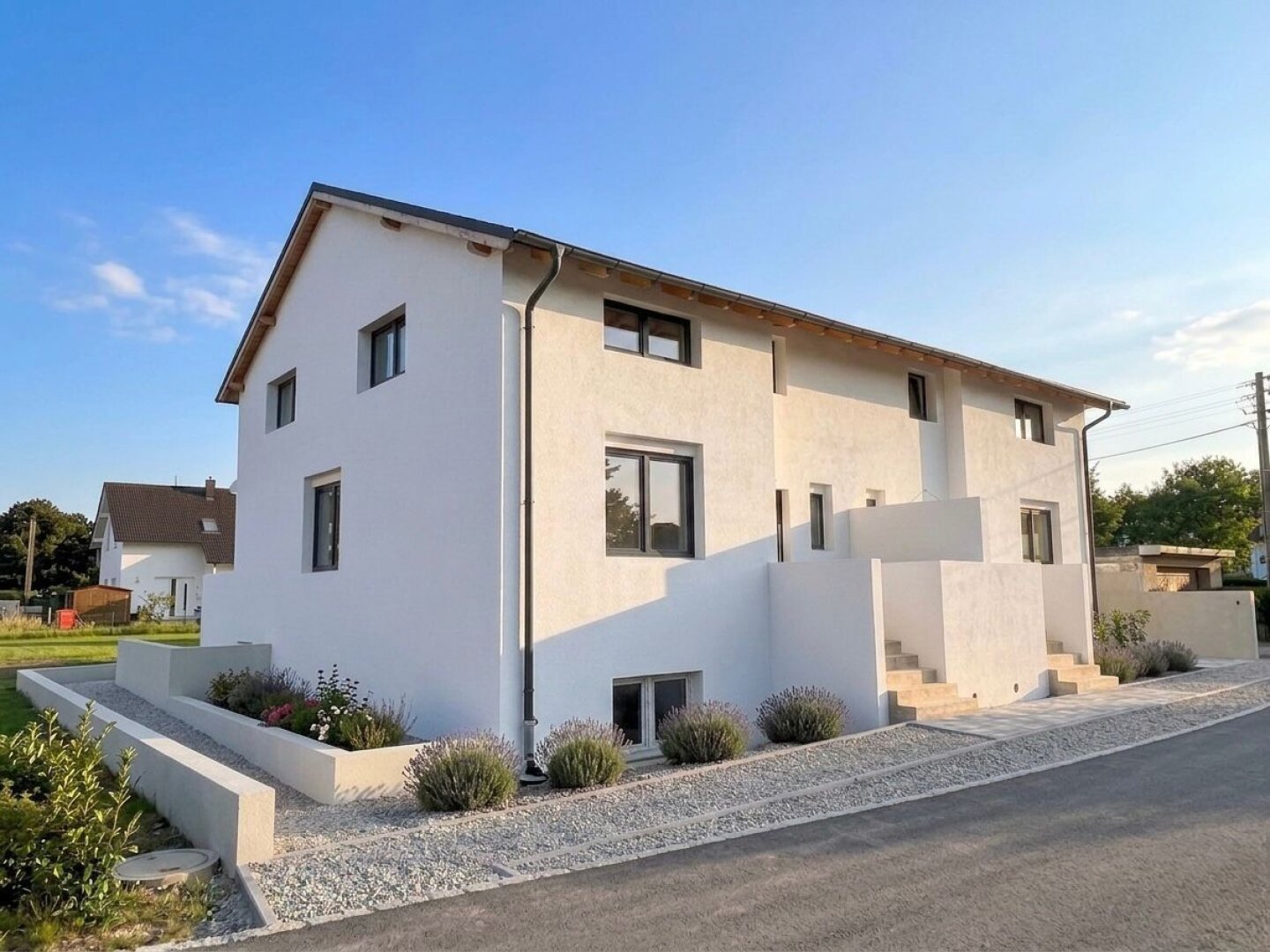 Hochwertige Doppelhaushälfte mit 210 m² Nutzfläche, 5 Zimmer, Keller und Garten in ruhiger Lage