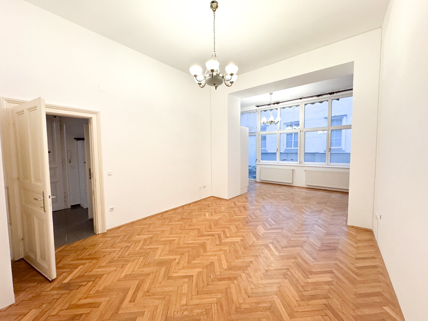 Wiener Altbaujuwel nahe Karlsplatz | 3 Zimmer, Terrasse & 3,80 m Raumhöhe