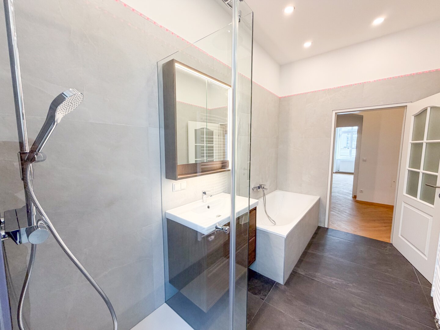GENERALSANIERTES ALTBAUJUWEL – ERSTBEZUG 2026 | 4 Zimmer | 92 m² | Ruhelage | Nähe TU & WKO