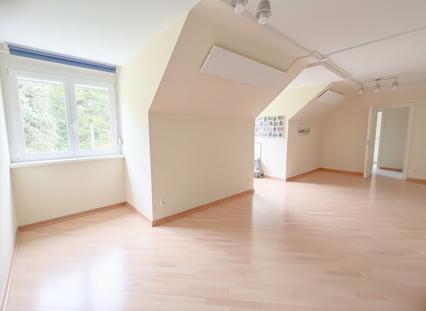 Dachgeschosswohnung im 18. | 2 Zimmer | ruhig, gepflegt | nahe Pötzleinsdorf
