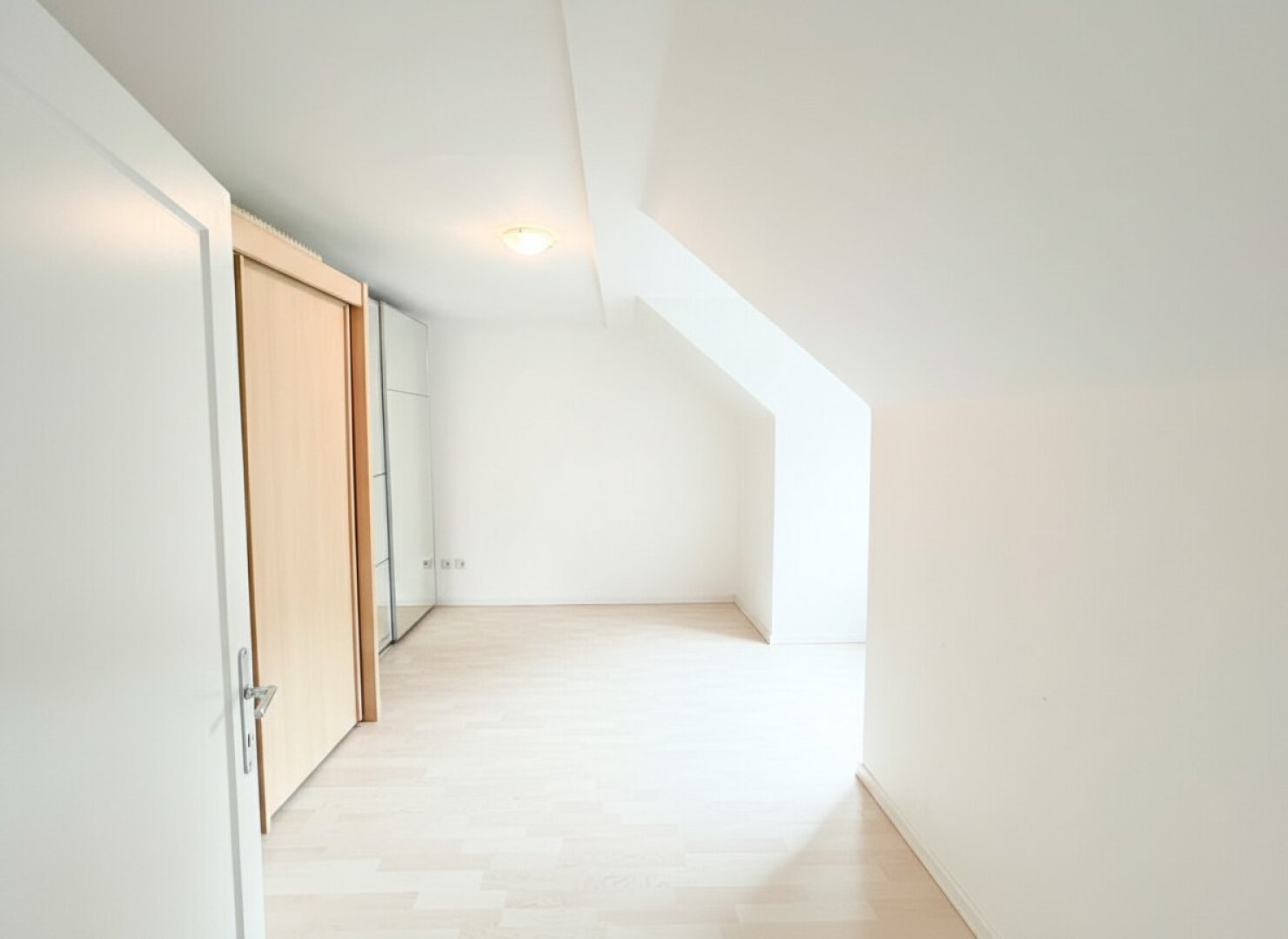 Dachgeschosswohnung im 18. | 2 Zimmer | ruhig, gepflegt | nahe Pötzleinsdorf