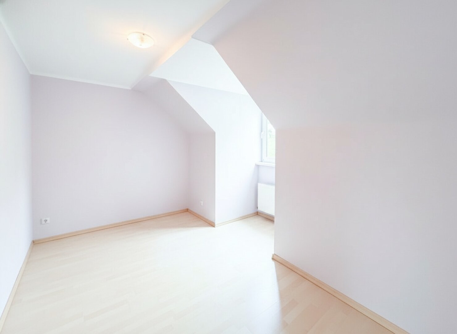 Dachgeschosswohnung im 18. | 2 Zimmer | ruhig, gepflegt | nahe Pötzleinsdorf