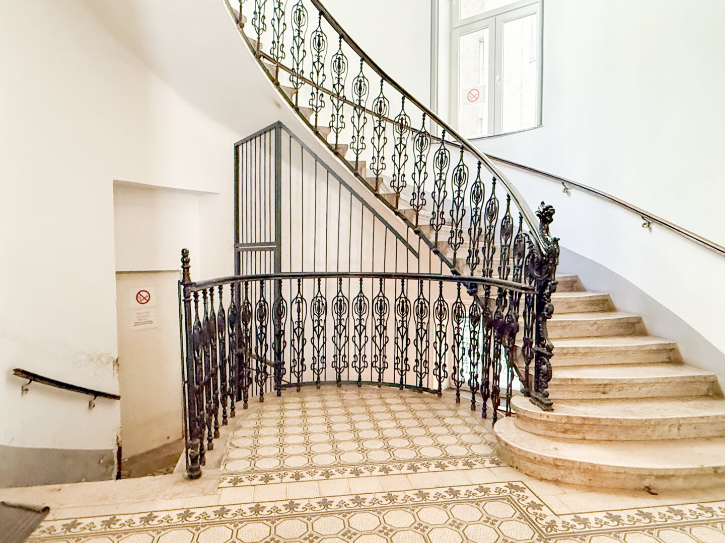 Großzügige Altabuwohung mit moderner Austattung I Nähe U6; Bildungscampus Flora Fries