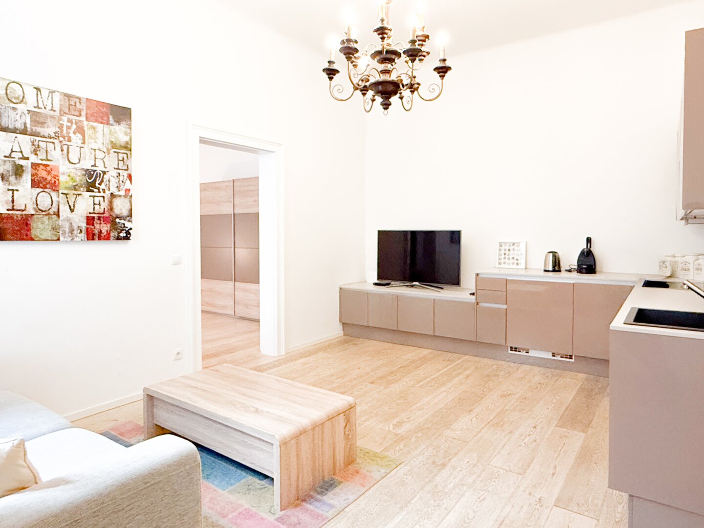 Ruhige Innenhof-Wohnung nähe MuseumsQuartier – Stilvoll sanierte 2-Zimmer-Wohnung I Fußbodenheizung I Altbau