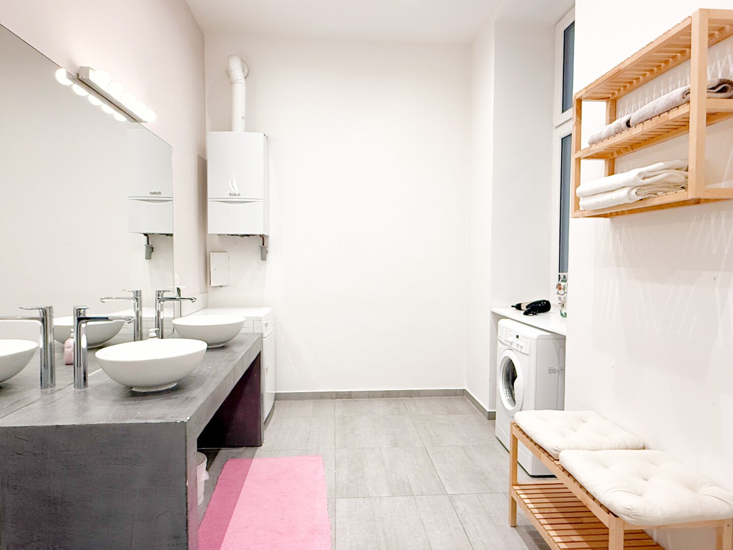 Ruhige Innenhof-Wohnung nähe MuseumsQuartier – Stilvoll sanierte 2-Zimmer-Wohnung I Fußbodenheizung I Altbau