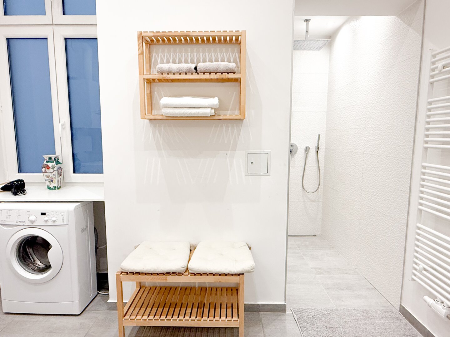 Ruhige Innenhof-Wohnung nähe MuseumsQuartier – Stilvoll sanierte 2-Zimmer-Wohnung I Fußbodenheizung I Altbau