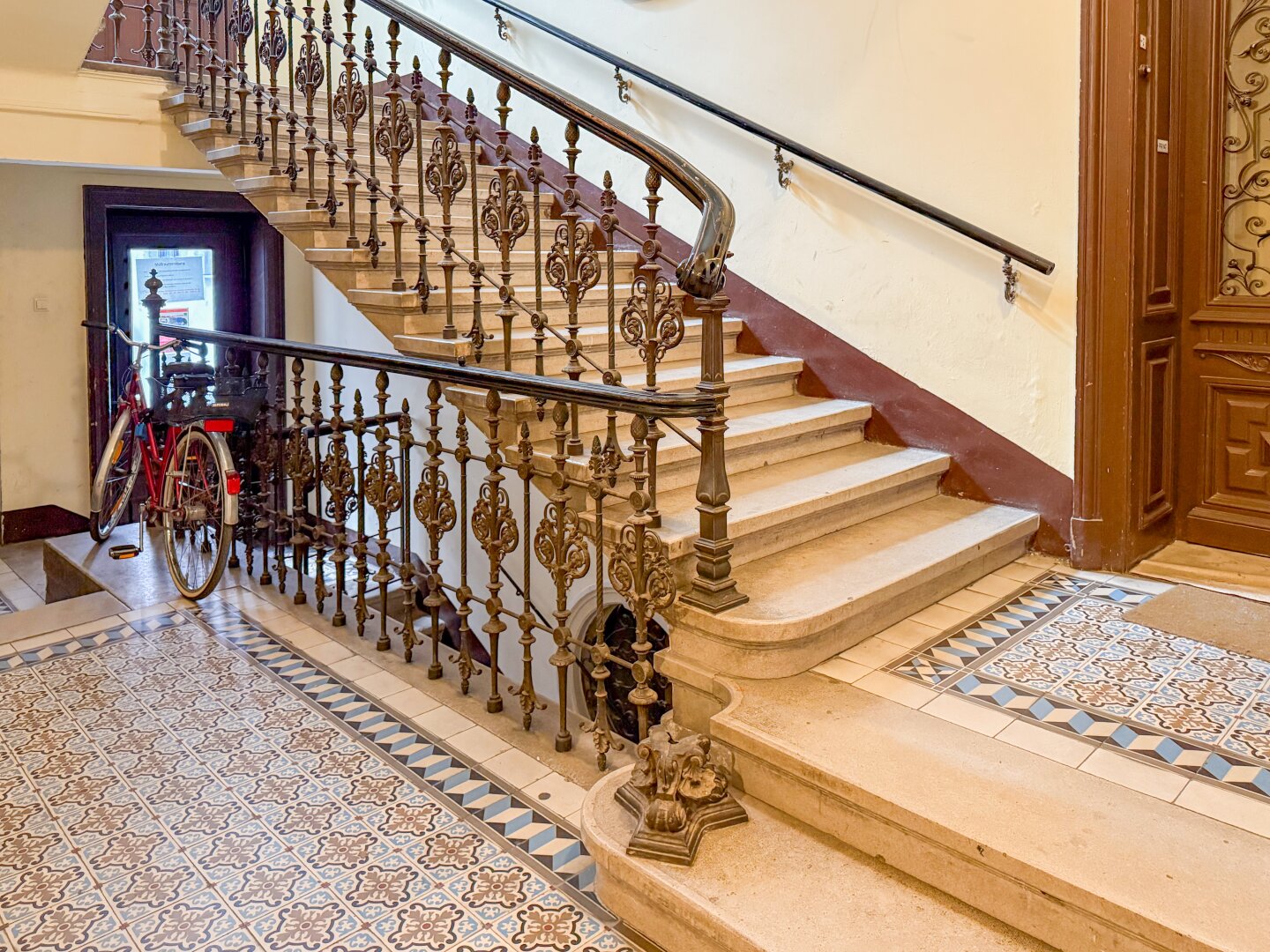 Ruhige Innenhof-Wohnung nähe MuseumsQuartier – Stilvoll sanierte 2-Zimmer-Wohnung I Fußbodenheizung I Altbau