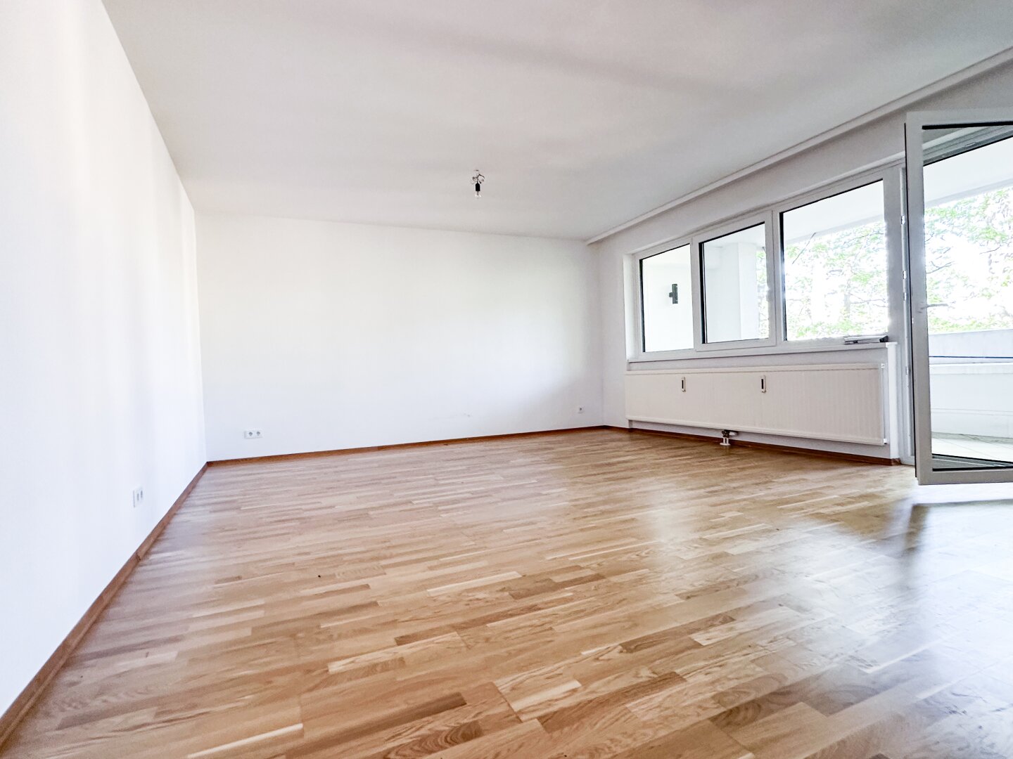 Exklusives Wohnen in Neuwaldegg – 4 Zimmer | Große Loggia | Renoviert | Absolute Ruhelage & Blick ins Grüne