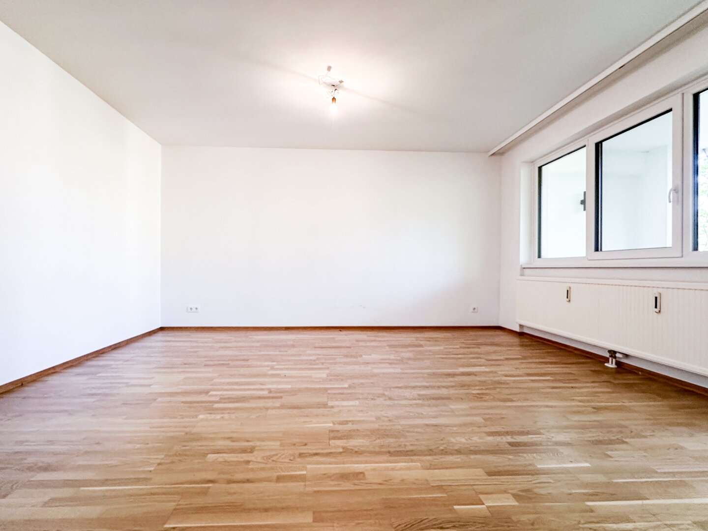 Exklusives Wohnen in Neuwaldegg – 4 Zimmer | Große Loggia | Renoviert | Absolute Ruhelage & Blick ins Grüne