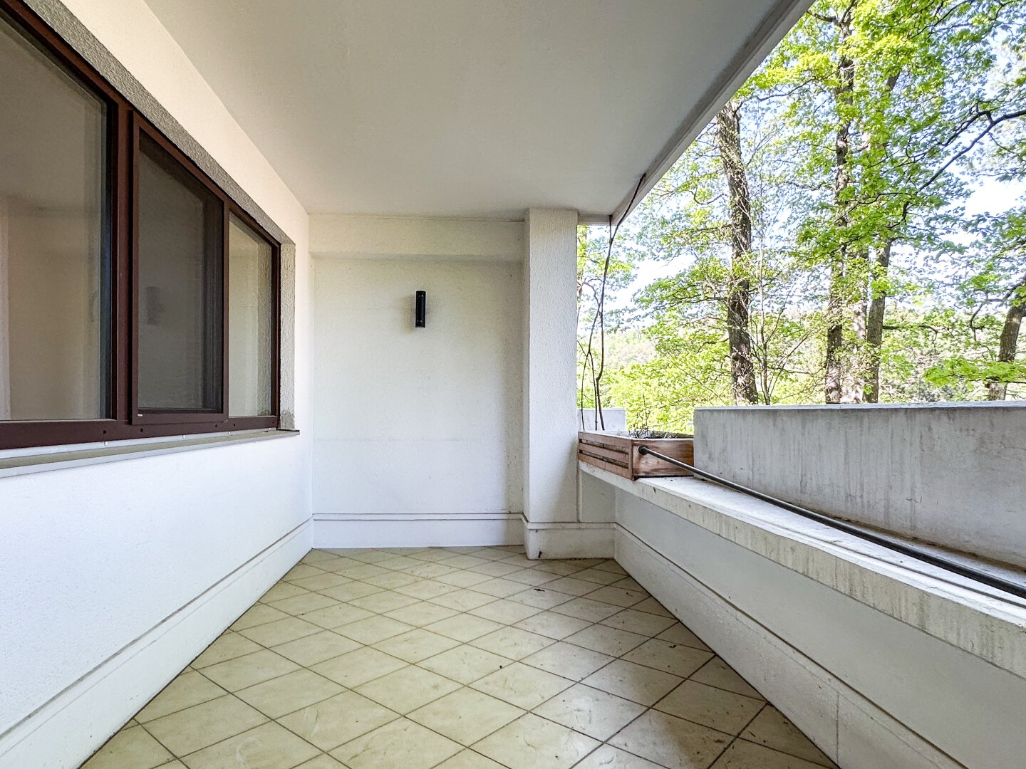 Exklusives Wohnen in Neuwaldegg – 4 Zimmer | Große Loggia | Renoviert | Absolute Ruhelage & Blick ins Grüne