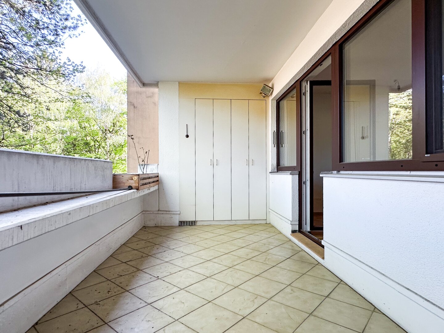 Exklusives Wohnen in Neuwaldegg – 4 Zimmer | Große Loggia | Renoviert | Absolute Ruhelage & Blick ins Grüne