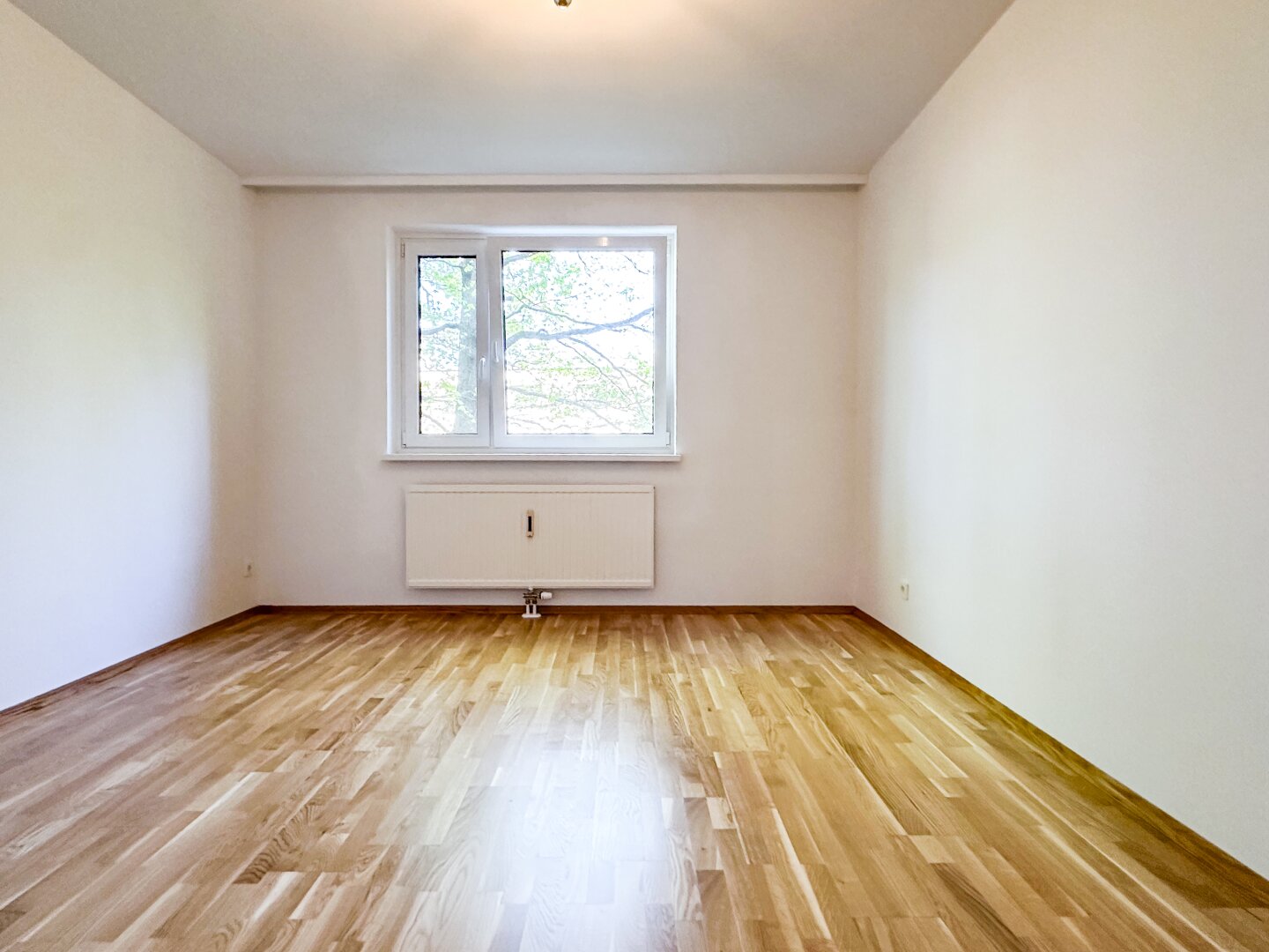 Exklusives Wohnen in Neuwaldegg – 4 Zimmer | Große Loggia | Renoviert | Absolute Ruhelage & Blick ins Grüne