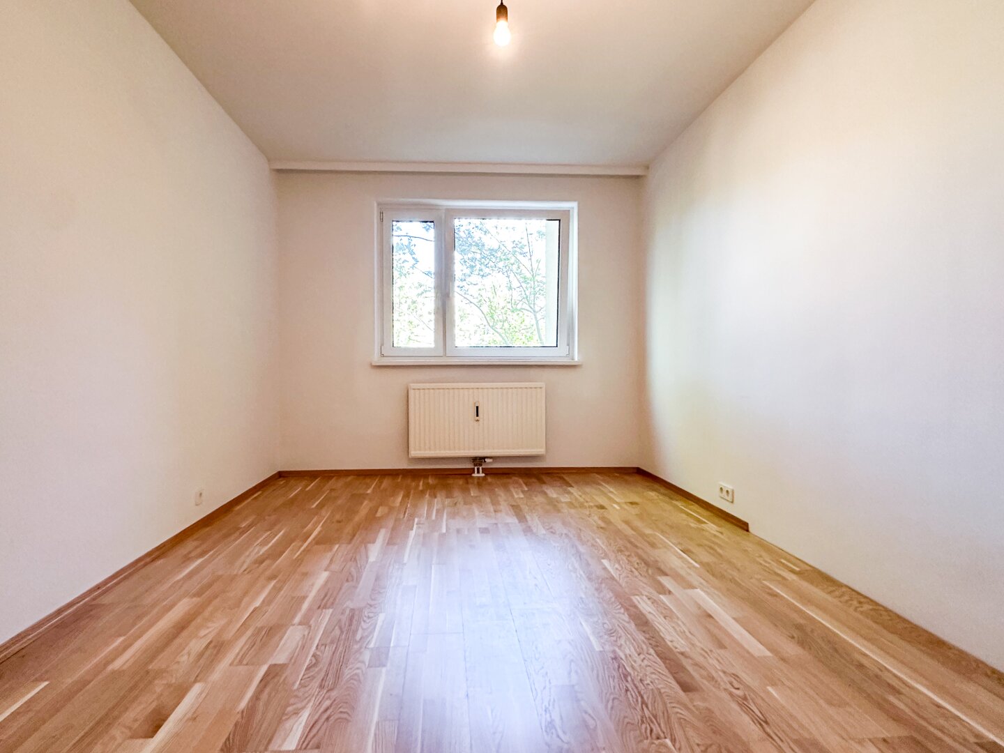 Exklusives Wohnen in Neuwaldegg – 4 Zimmer | Große Loggia | Renoviert | Absolute Ruhelage & Blick ins Grüne