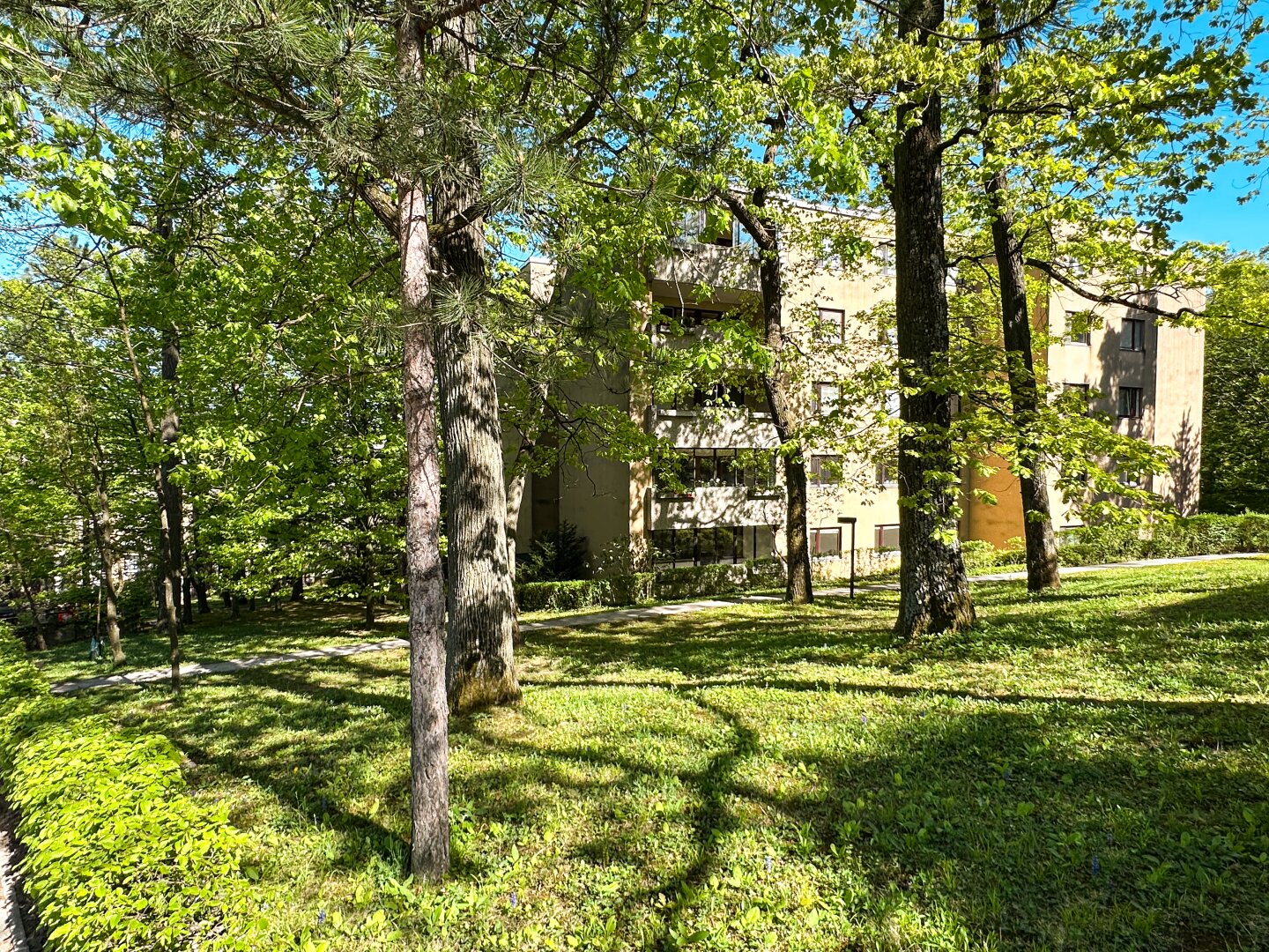 Exklusives Wohnen in Neuwaldegg – 4 Zimmer | Große Loggia | Renoviert | Absolute Ruhelage & Blick ins Grüne