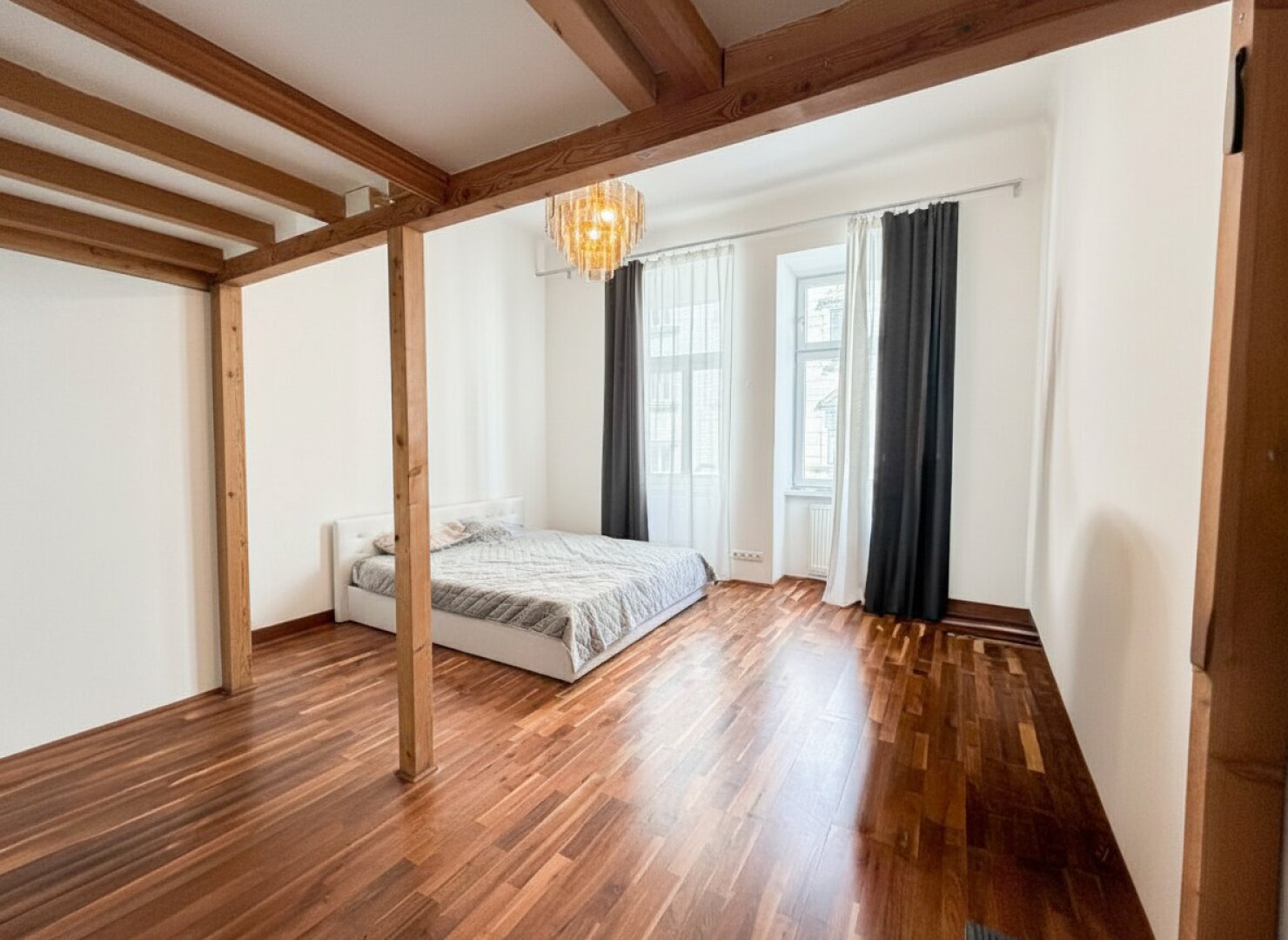 ++ Lichtdurchflutete 2-Zimmer-Wohnung in Bestlage 1060 I Lift I hauseigenes Schwimmbad mit Gegenstromanlage & Sauna ++