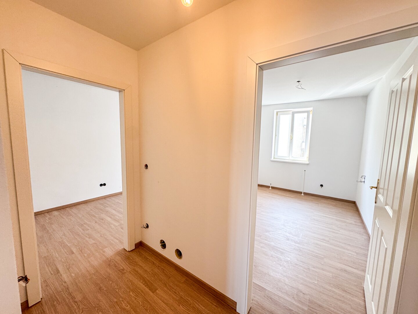 Helle 3-Zimmer-Wohnung im 4. Liftstock mit großer Wohnküche & französischem Balkon Nähe U1 Reumannplatz | Quellenplatz